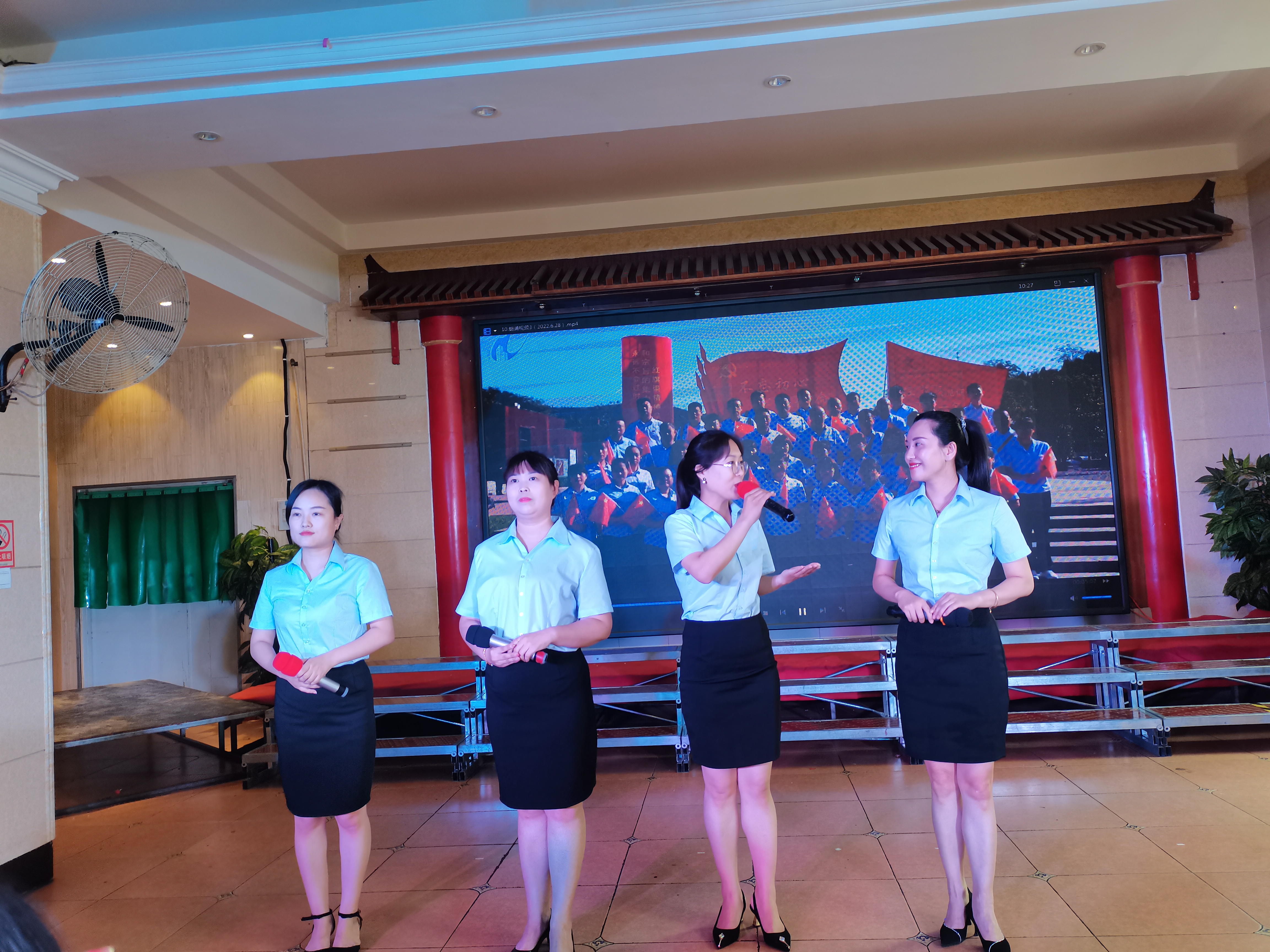 河南鴻宸參加鋼五區(qū)歡慶七一 “喜迎二十大 永遠(yuǎn)跟黨走”紅色詩歌誦讀活動！